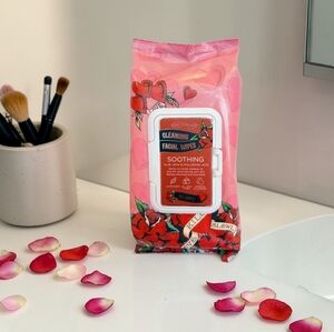 ED HARDY SOOTHING Facial Wipes - 60 count